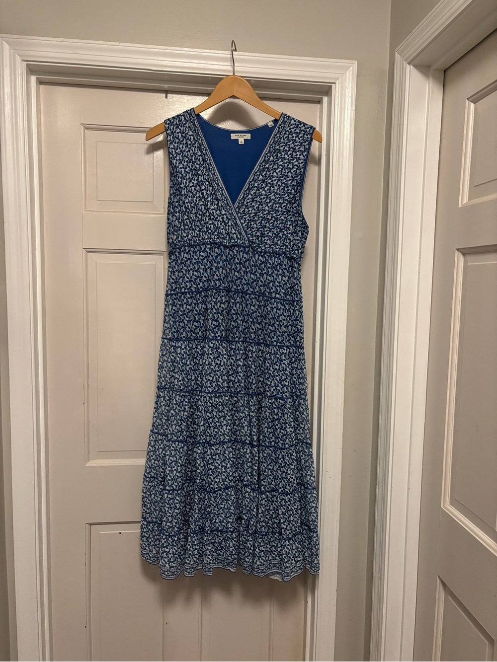 Max Studio London XL Blue and White Floral Pattern V-Neck Maxi Dress